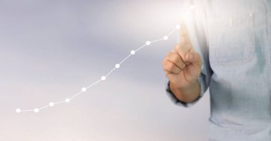  İşadamı, işinde grafik büyümesi ve grafik artışı için olumlu göstergeler planlıyor