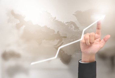  İşadamı, işinde grafik büyümesi ve grafik artışı için olumlu göstergeler planlıyor