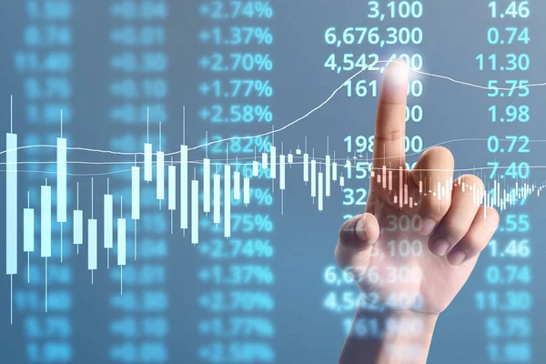  İşadamı planı büyüme ve grafik olumlu indicato artması