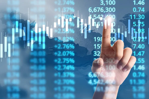  İşadamı planı büyüme ve grafik olumlu indicato artması