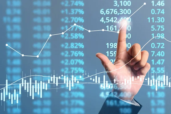  İşadamı planı büyüme ve grafik olumlu indicato artması
