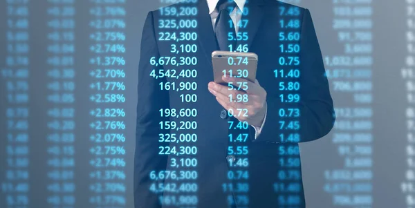 Üzletember terv növekedés és a diagram pozitív indicato — Stock Fotó