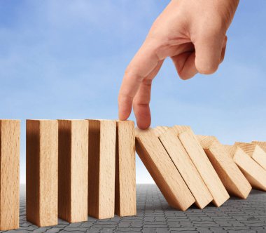 Devamlı devrilmiş bir domino taşı.