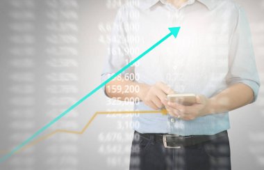 Bir ekrandaki resimli grafikler borsa finansal verileri analiz ediliyor