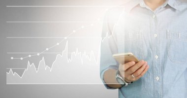 Bir ekrandaki resimli grafikler borsa finansal verileri analiz ediliyor