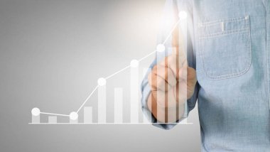 Bir ekrandaki resimli grafikler borsa finansal verileri analiz ediliyor