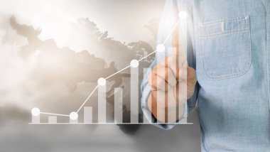 Bir ekrandaki resimli grafikler borsa finansal verileri analiz ediliyor