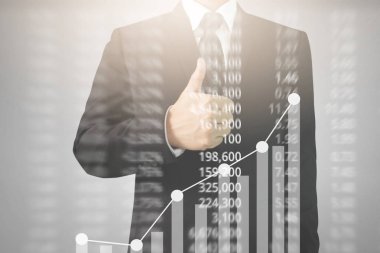 Bir ekrandaki resimli grafikler borsa finansal verileri analiz ediliyor