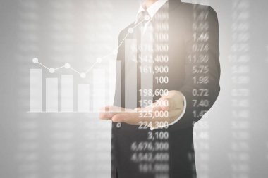 Bir ekrandaki resimli grafikler borsa finansal verileri analiz ediliyor