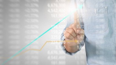 Bir ekrandaki resimli grafikler borsa finansal verileri analiz ediliyor