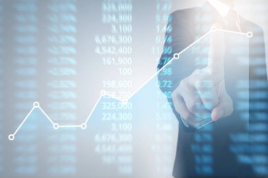 Bir ekrandaki resimli grafikler borsa finansal verileri analiz ediliyor