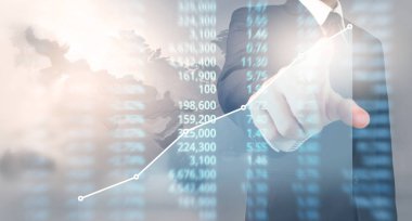 Bir ekrandaki resimli grafikler borsa finansal verileri analiz ediliyor