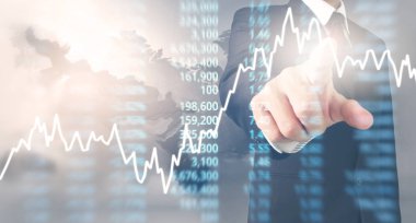 Bir ekrandaki resimli grafikler borsa finansal verileri analiz ediliyor