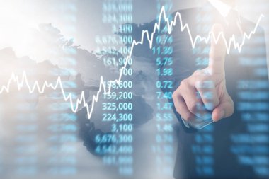 Bir ekrandaki resimli grafikler borsa finansal verileri analiz ediliyor