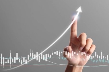 İşadamı, işinde grafik büyümesi ve grafik artışı için olumlu göstergeler planlıyor