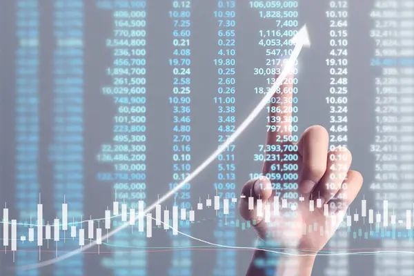 İşadamı, işinde grafik büyümesi ve grafik artışı için olumlu göstergeler planlıyor