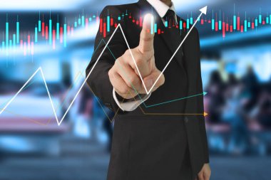 İşadamı, işinde grafik büyümesi ve grafik artışı için olumlu göstergeler planlıyor