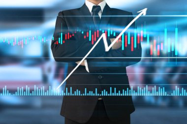 İşadamı, işinde grafik büyümesi ve grafik artışı için olumlu göstergeler planlıyor