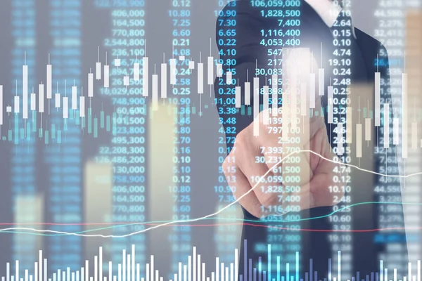 İşadamı, işinde grafik büyümesi ve grafik artışı için olumlu göstergeler planlıyor