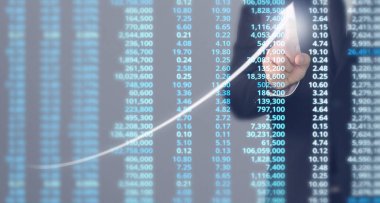 İş adamı grafik büyümesi ve grafik artışı