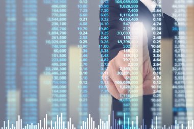 İş adamı grafik büyümesi ve grafik artışı