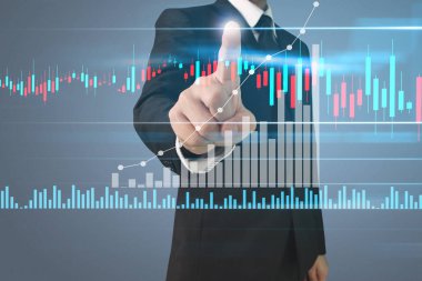 İşadamı, işinde grafik büyümesi ve grafik artışı için olumlu göstergeler planlıyor