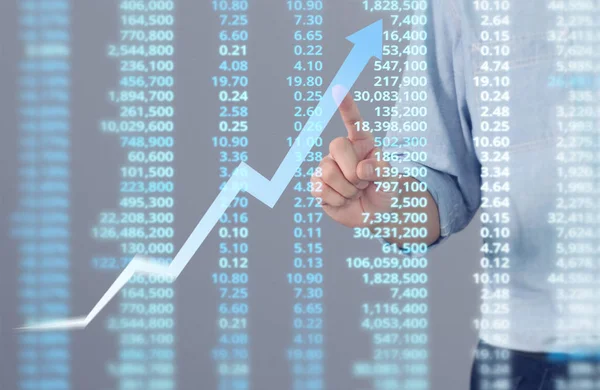 İş adamı grafik büyümesi ve grafik artışı