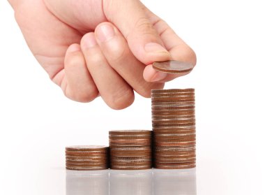 Para sikke yığını büyüyen iş elinde, para kavramı