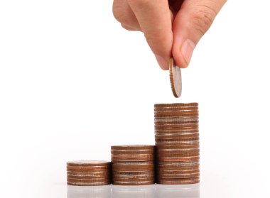 Para sikke yığını büyüyen iş elinde, para kavramı