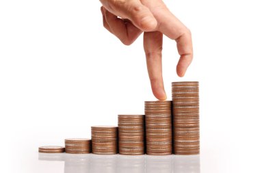 Para sikke yığını büyüyen iş elinde, para kavramı