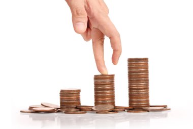 Para sikke yığını büyüyen iş elinde, para kavramı