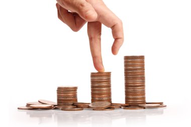 Para sikke yığını büyüyen iş elinde, para kavramı