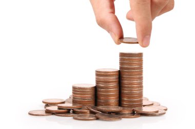 Para sikke yığını büyüyen iş elinde, para kavramı
