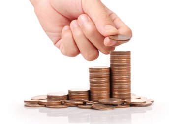 Para sikke yığını büyüyen iş elinde, para kavramı