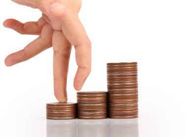 Para sikke yığını büyüyen iş elinde, para kavramı