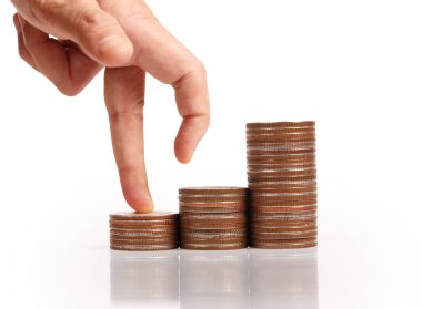 Para sikke yığını büyüyen iş elinde, para kavramı