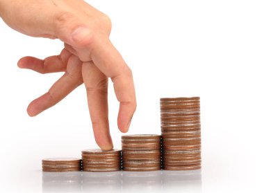 Para sikke yığını büyüyen iş elinde, para kavramı