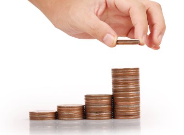 Para sikke yığını büyüyen iş elinde, para kavramı