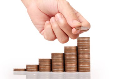 Para sikke yığını büyüyen iş elinde, para kavramı