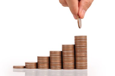 Para sikke yığını büyüyen iş elinde, para kavramı