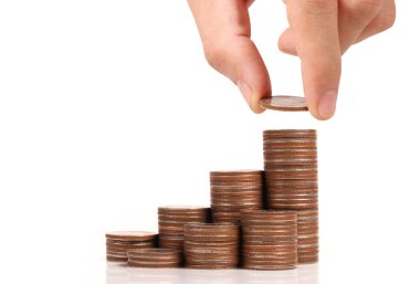 Para sikke yığını büyüyen iş elinde, para kavramı