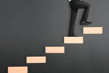 bir oyuncak merdiven adım iş kişi