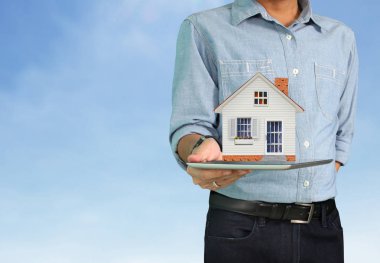 alıcı müşteri, evde el veren satıcı kişi