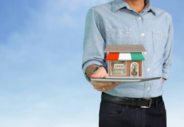 alıcı müşteri, evde el veren satıcı kişi