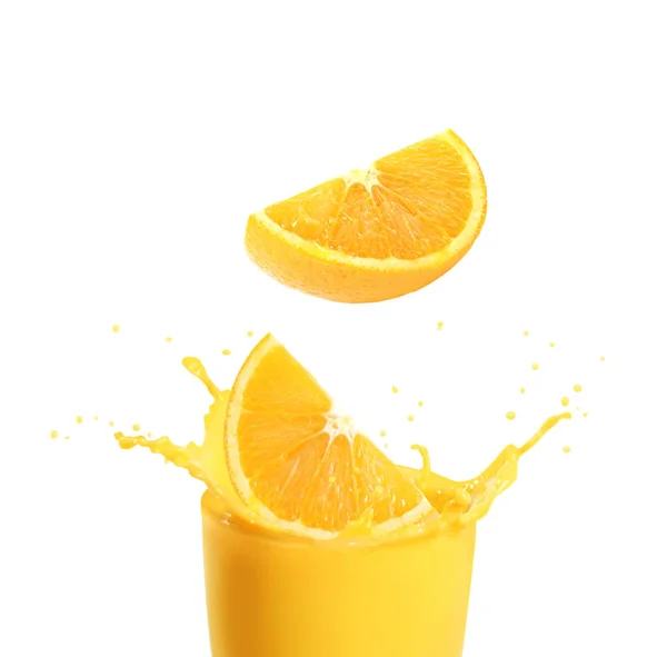 Plody oranžové s listy izolované — Stock fotografie