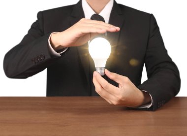 Ampulü elimde tutuyorum.