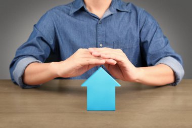  El ele tutuşmalar, ev emlakçılığı