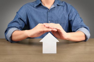  El ele tutuşmalar, ev emlakçılığı