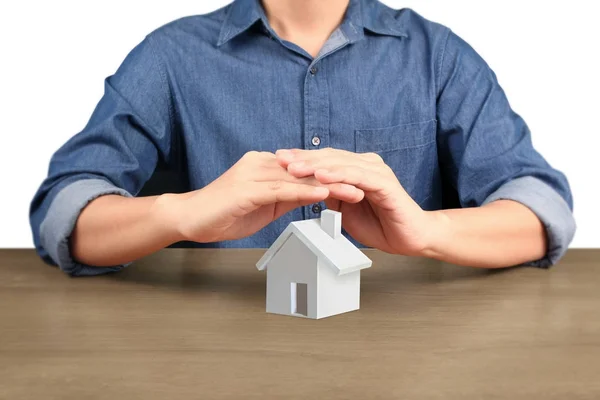 Hand Halten Haus Haus Immobilienmakler — Stockfoto