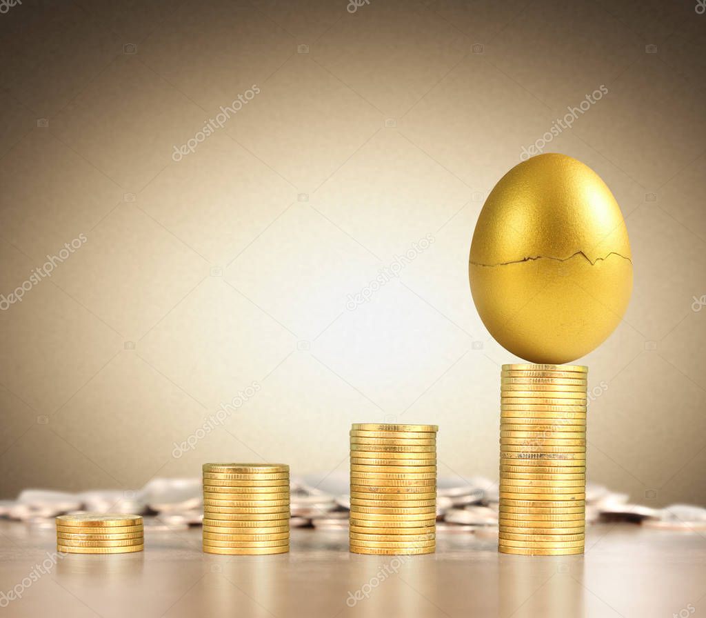 golden a easter egg isolated